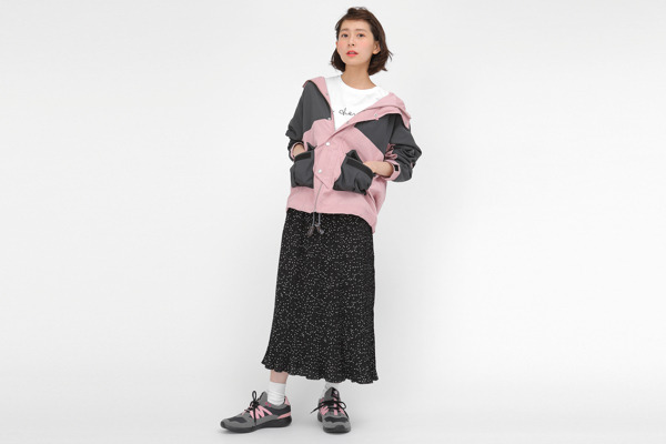 「麗日お茶子モデル マウンテンパーカー」15,800円（税別）（C）堀越耕平／集英社・僕のヒーローアカデミア製作委員会