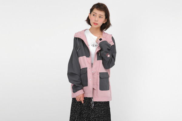 「麗日お茶子モデル マウンテンパーカー」15,800円（税別）（C）堀越耕平／集英社・僕のヒーローアカデミア製作委員会