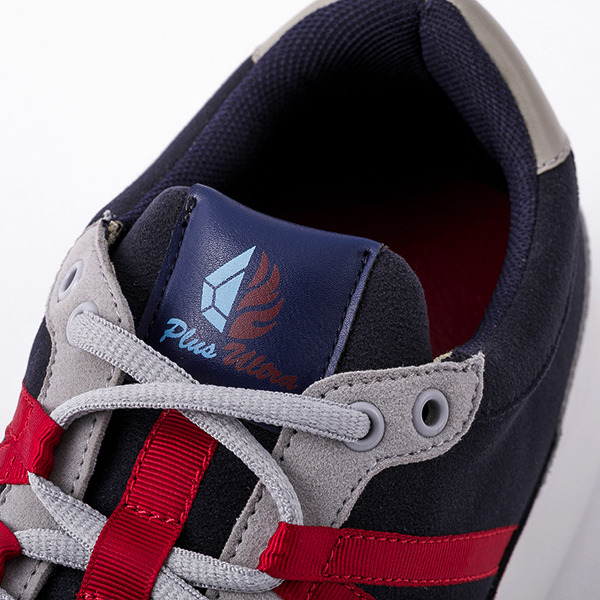 「轟焦凍モデル スニーカー」10,800円（税別）（C）堀越耕平／集英社・僕のヒーローアカデミア製作委員会