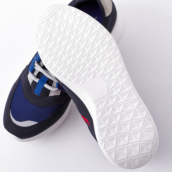 「轟焦凍モデル スニーカー」10,800円（税別）（C）堀越耕平／集英社・僕のヒーローアカデミア製作委員会