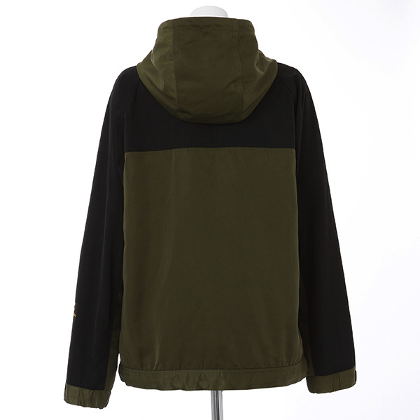 「蛙吹梅雨モデル マウンテンパーカー」15,800円（税別）（C）堀越耕平／集英社・僕のヒーローアカデミア製作委員会