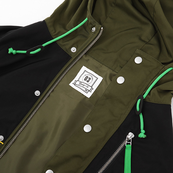 「蛙吹梅雨モデル マウンテンパーカー」15,800円（税別）（C）堀越耕平／集英社・僕のヒーローアカデミア製作委員会