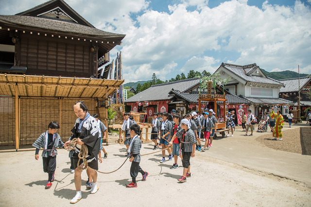 大人気の水掛神輿渡御／江戸ワンダーランド日光江戸村　江戸の水涼遊び