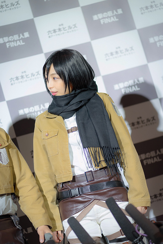 宇垣美里、「進撃の巨人」ミカサのコスプレ姿披露！ ミニ巨人を駆逐する一幕も【写真42枚】