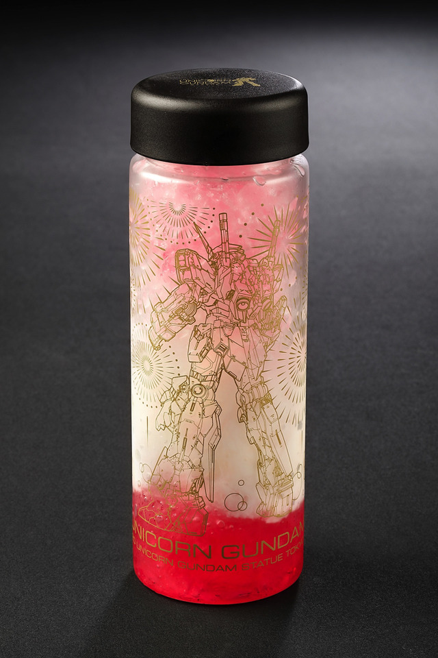 「ガンダム夏まつり 2019」「ガンダムグルメフェス」選べるクリアボトル付きふるふるかき氷 1,296円（税込）（C）創通・サンライズ