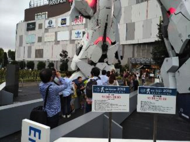「ガンダム夏まつり 2019」「実物大ユニコーンガンダム立像 ウォークスルー2019」（C）創通・サンライズ