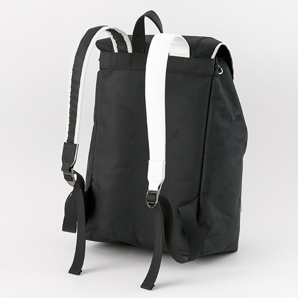 『ソードアート・オンライン ーアリシゼーションー』コラボレーション　バッグ　キリト モデル　13,800円（税別）（C）2017 川原 礫／ＫＡＤＯＫＡＷＡ　アスキー・メディアワークス