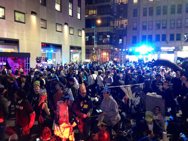 見渡す限り人で埋め尽くされています