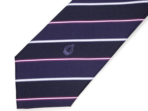 ネクタイのワンポイント（暁美ほむら）(C)Magica Quartet／Aniplex・Madoka Movie Project