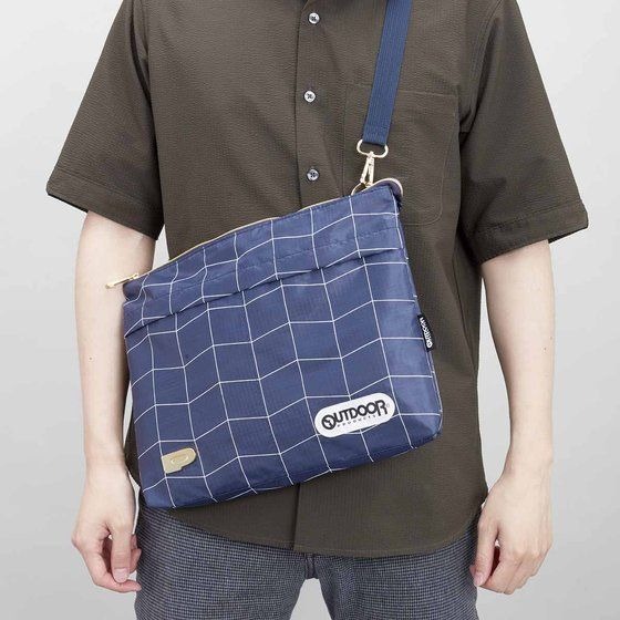 「【ジョジョの奇妙な冒険 黄金の風×OUTDOOR】コラボレーションバッグ2」各9,900円（税込）（C）LUCKY LAND COMMUNICATIONS/集英社・ジョジョの奇妙な冒険GW製作委員会