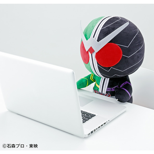 「PCクッション　仮面ライダーW」6,380円（税込）（C) 石森プロ・東映