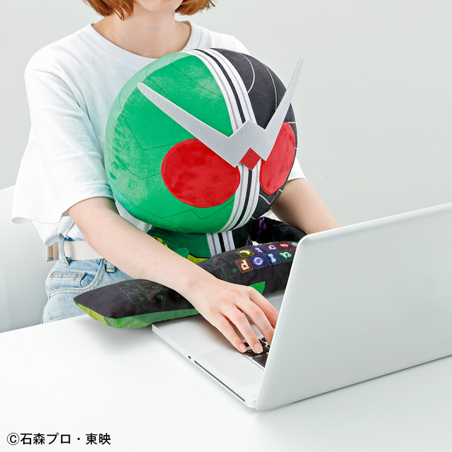 「PCクッション　仮面ライダーW」6,380円（税込）（C) 石森プロ・東映