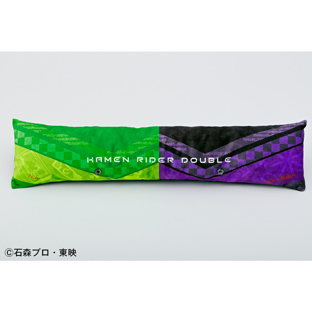 「PCクッション　仮面ライダーW」6,380円（税込）（C) 石森プロ・東映