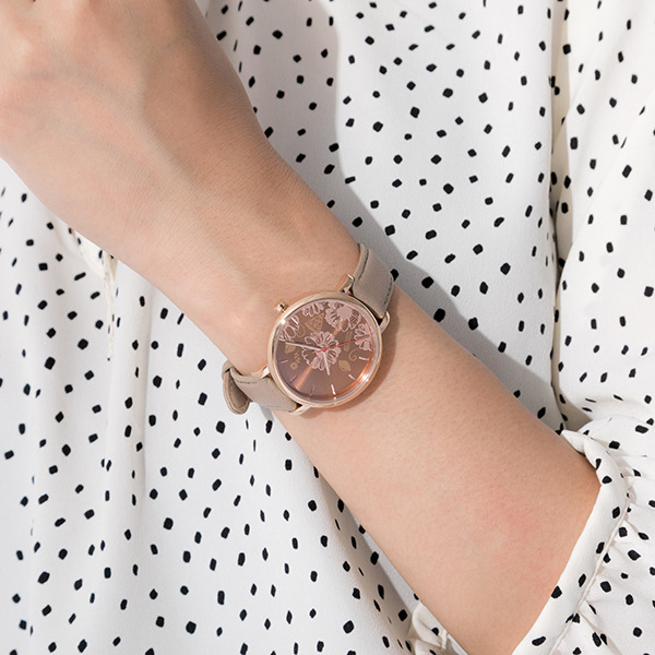 『ヘタリア World☆Stars 』コラボレーション ■南イタリアモデル 腕時計13,800円(税別)（C）日丸屋秀和／集英社