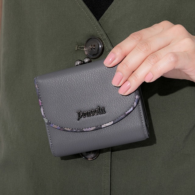 『ヘタリア World☆Stars 』コラボレーション ■プロイセンモデル ミニ財布9,800円(税別)（C）日丸屋秀和／集英社