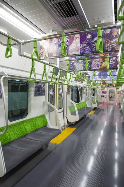 『FGO』本日8月1日よりJR山手線車両をジャック！4周年の歩みを伝える装飾が車内各所に施される