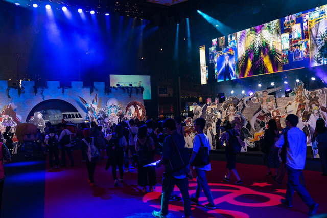 幕張メッセが特異点になる「FGOフェス2019」が開幕！マスターを出迎える公式コスプレイヤーと着ぐるみ速報【写真50枚】