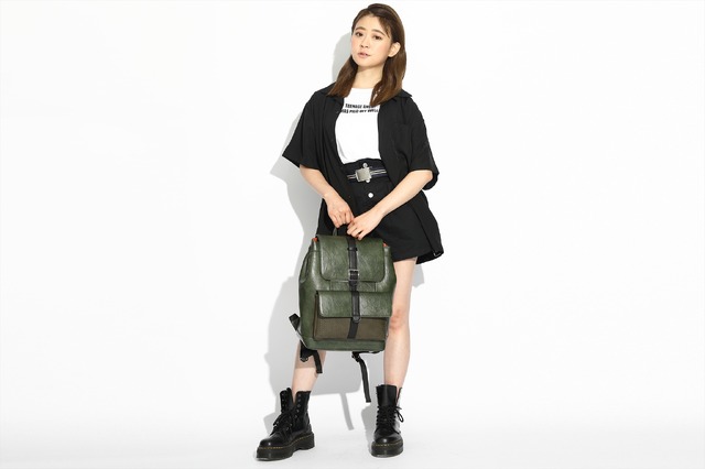 『HUNTER×HUNTER』コラボレーション■ゴン=フリークスモデルバッグ／13,800円（税別）（C）POT（冨樫義博）1998年-2011年（C）VAP・日本テレビ・マッドハウス