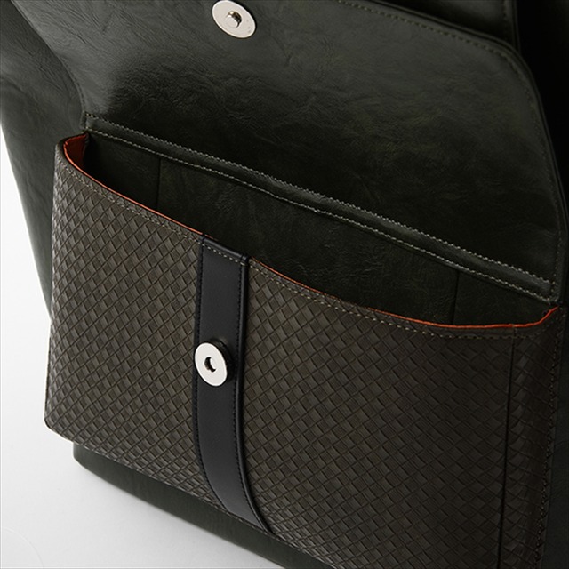 『HUNTER×HUNTER』コラボレーション■ゴン=フリークスモデルバッグ／13,800円（税別）（C）POT（冨樫義博）1998年-2011年（C）VAP・日本テレビ・マッドハウス