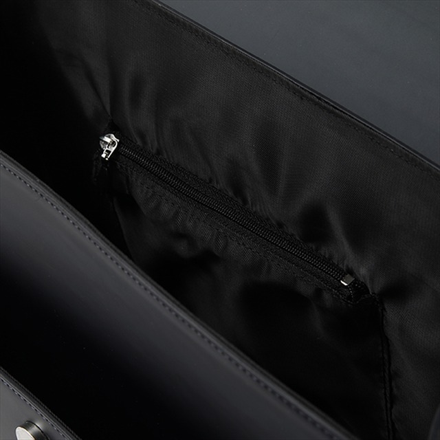 『HUNTER×HUNTER』コラボレーション■キルア=ゾルディックモデルバッグ／13,800円（税別）（C）POT（冨樫義博）1998年-2011年（C）VAP・日本テレビ・マッドハウス