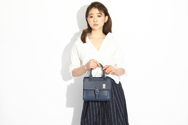 『HUNTER×HUNTER』コラボレーション■クラピカモデルバッグ／13,800円（税別）（C）POT（冨樫義博）1998年-2011年（C）VAP・日本テレビ・マッドハウス