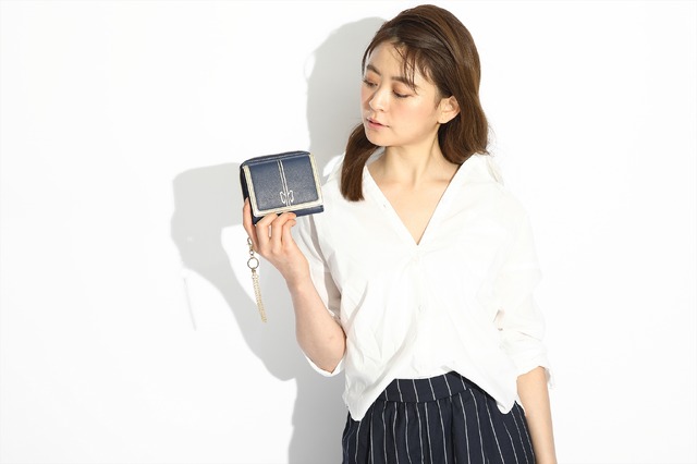 『HUNTER×HUNTER』コラボレーション■クラピカモデル財布9,800円（税別）（C）POT（冨樫義博）1998年-2011年（C）VAP・日本テレビ・マッドハウス