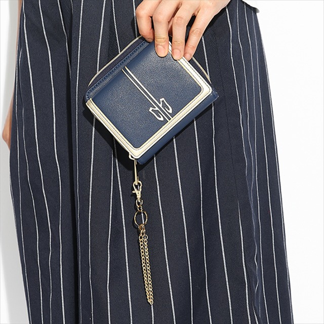 『HUNTER×HUNTER』コラボレーション■クラピカモデル財布9,800円（税別）（C）POT（冨樫義博）1998年-2011年（C）VAP・日本テレビ・マッドハウス