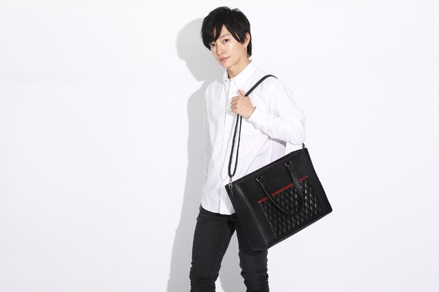 『HUNTER×HUNTER』コラボレーション■レオリオモデルバッグ／13,800円（税別）（C）POT（冨樫義博）1998年-2011年（C）VAP・日本テレビ・マッドハウス