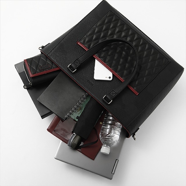 『HUNTER×HUNTER』コラボレーション■レオリオモデルバッグ／13,800円（税別）（C）POT（冨樫義博）1998年-2011年（C）VAP・日本テレビ・マッドハウス