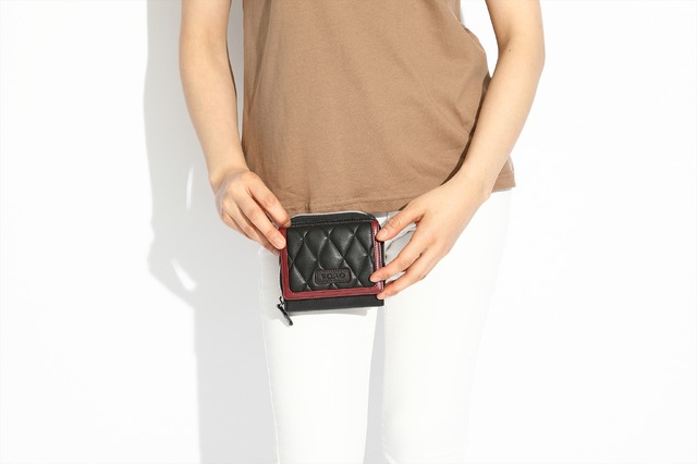 『HUNTER×HUNTER』コラボレーション■レオリオモデル財布9,800円（税別）（C）POT（冨樫義博）1998年-2011年（C）VAP・日本テレビ・マッドハウス