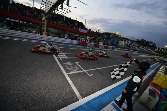 （c）GOODSMILE RACING