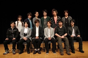 （後列左から）遠藤綾、羽多野渉、川島得愛、小西克幸、谷山紀章、小野大輔（前列左から）増原光幸、福山潤、櫻井孝宏、神谷浩史、中村悠一、森川智之