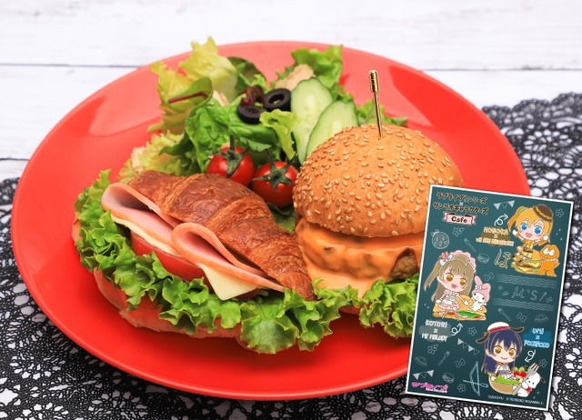 「ラブライブ！シリーズ×サンリオキャラクターズカフェ」『パンが主役！フードプレート』 1,390 円（C）2013 PL! （C）2017 PL!S  （C）'76,'79,'84,'86,'88,'89,'92,'93,'96,'98,'01,'05,'12,'14,'19 SANRIO CO., LTD.