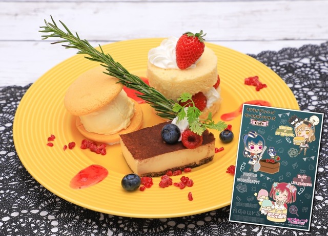 「ラブライブ！シリーズ×サンリオキャラクターズカフェ」『わいわい！あまあま！デザートプレート』 1,390 円（C）2013 PL! （C）2017 PL!S  （C）'76,'79,'84,'86,'88,'89,'92,'93,'96,'98,'01,'05,'12,'14,'19 SANRIO CO., LTD.