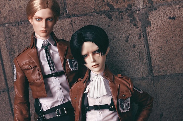 「『進撃の巨人』エルヴィン・スミス キャストドール」167,500円（税抜）（Ｃ）諫山創・講談社／「進撃の巨人」製作委員会