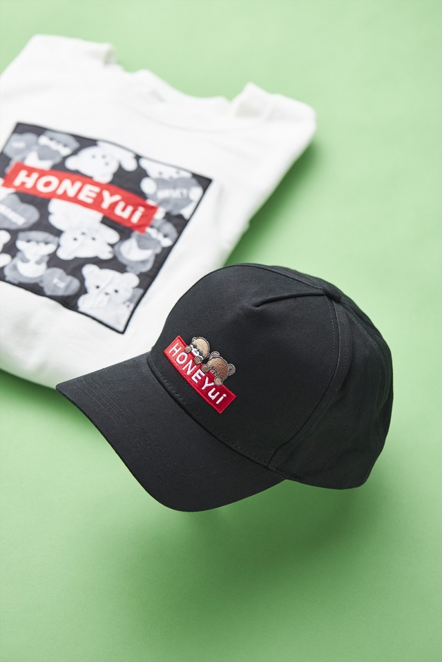「HoneyCinnamon×小倉 唯 HONEYuiキャップ」価格：3,500円(税別)