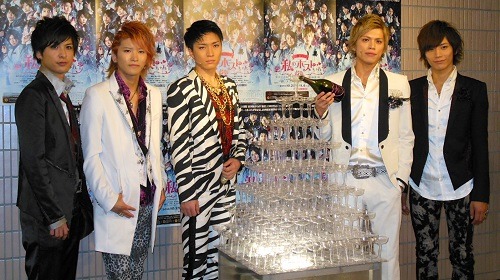 撮影：引地信彦 （C）2013 舞台「私のホストちゃん」製作委員会