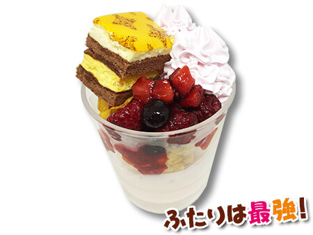 「『映画 この素晴らしい世界に祝福を！ 紅伝説』カフェ」この素晴らしいパフェに爆焔(ばくえん)を！　￥700＋税（C）2019 暁なつめ・三嶋くろね／KADOKAWA／映画このすば製作委員会