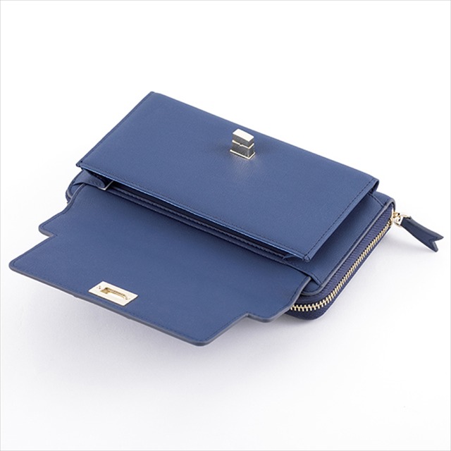 『文豪ストレイドッグス』コラボレーション■太宰治 モデルバッグ／12,800円（税別）（C）朝霧カフカ・春河35/ＫＡＤＯＫＡＷＡ/2019文豪ストレイドッグス製作委員会