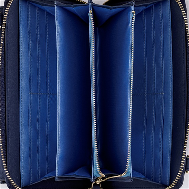 『文豪ストレイドッグス』コラボレーション■太宰治 モデルバッグ／12,800円（税別）（C）朝霧カフカ・春河35/ＫＡＤＯＫＡＷＡ/2019文豪ストレイドッグス製作委員会