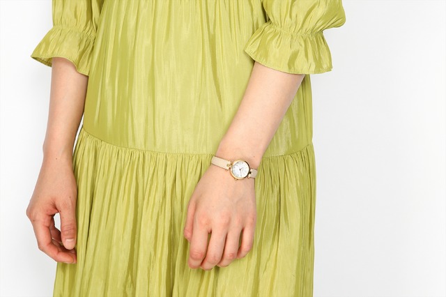 『文豪ストレイドッグス』コラボレーション■太宰治 モデル腕時計／14,800円（税別）（C）朝霧カフカ・春河35/ＫＡＤＯＫＡＷＡ/2019文豪ストレイドッグス製作委員会