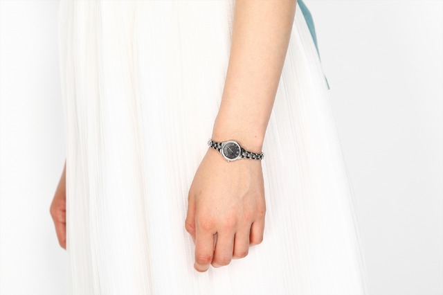 『文豪ストレイドッグス』コラボレーション■芥川龍之介 モデル腕時計／14,800円（税別）（C）朝霧カフカ・春河35/ＫＡＤＯＫＡＷＡ/2019文豪ストレイドッグス製作委員会