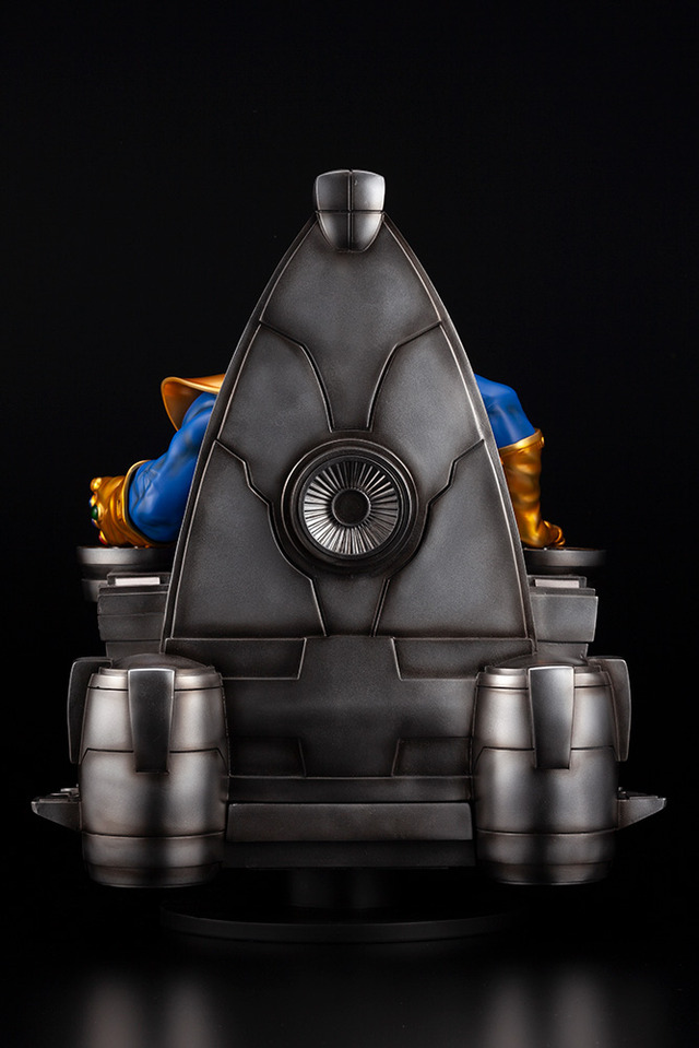 「サノス オン スペーススローン ファインアートスタチュー」48,000円（税抜）（C）2019 MARVEL