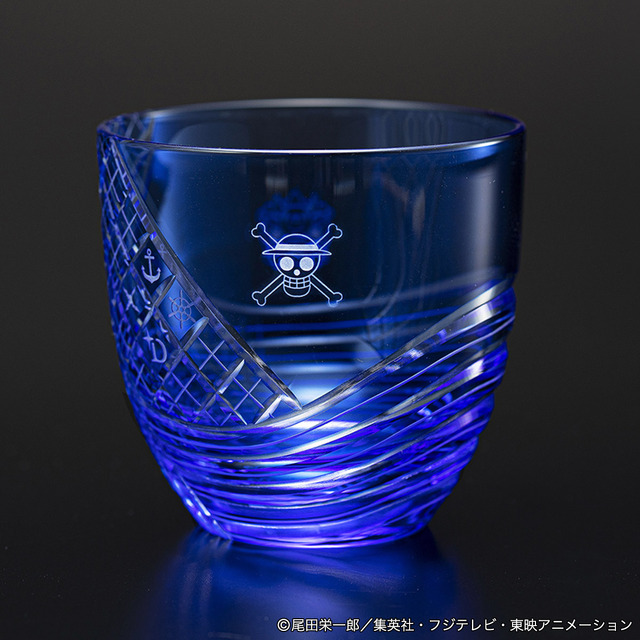 『ONE PIECE』「ワンピース江戸切子グラス」紺碧の航路（こんぺきのこうろ）／ルフィモデル29,800円（税別）（C）尾田栄一郎／集英社・フジテレビ・東映アニメーション