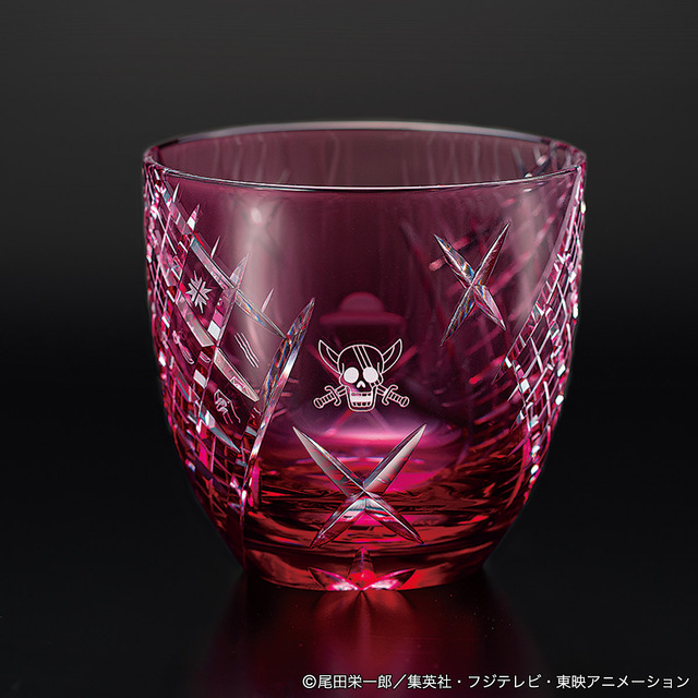 『ONE PIECE』「ワンピース江戸切子グラス」紅の傷跡（くれないのきずあと）／シャンクスモデル29,800円（税別）（C）尾田栄一郎／集英社・フジテレビ・東映アニメーション