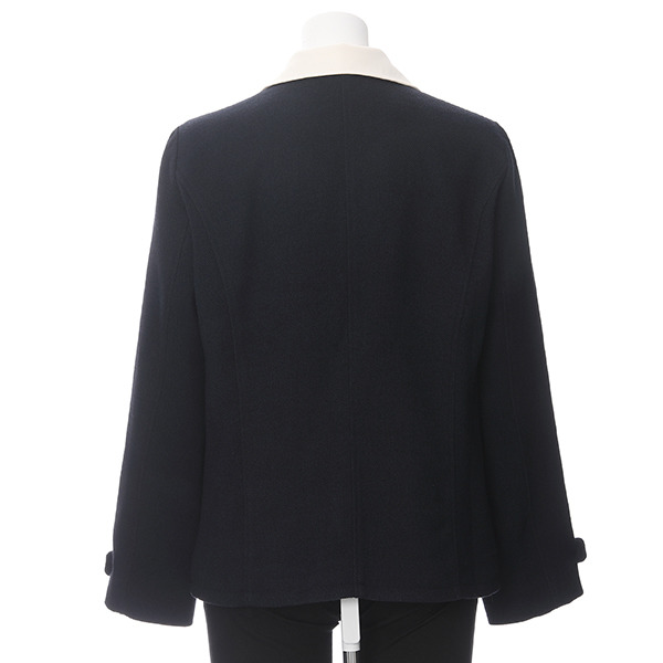 『名探偵コナン』コラボレーションアウター　灰原哀 モデル　19,800円（税別）（C）青山剛昌／小学館・読売テレビ・TMS 1996