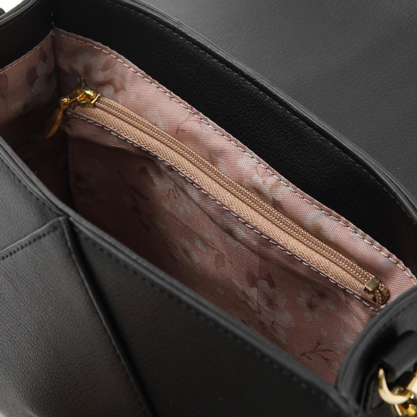 『名探偵コナン』コラボレーションバッグ　安室透 モデル　12,800（税別）（C）青山剛昌／小学館・読売テレビ・TMS 1996