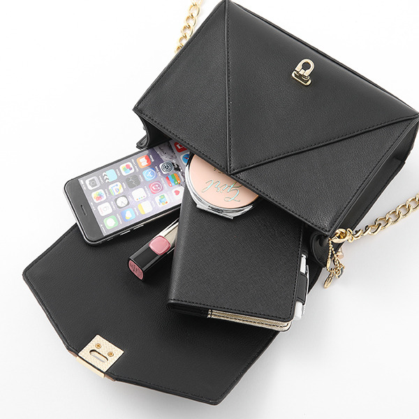 『名探偵コナン』コラボレーションバッグ　安室透 モデル　12,800（税別）（C）青山剛昌／小学館・読売テレビ・TMS 1996