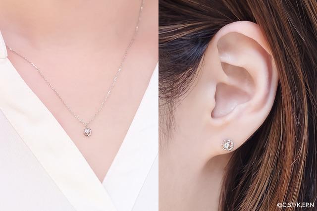 「Petit series（プチシリーズ）“月”ピアス」22,500円（税抜）「Petit series（プチシリーズ）“月”ネックレス」17,500円（税抜）（C）CLAMP、ST/講談社・NEP・NHK