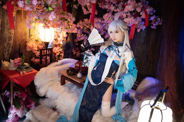 ベルファスト（彩雲の薔薇）『アズールレーン』／画像提供：SHEEN